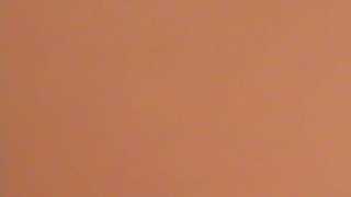 Иркутская шлюха с маленькой грудью присосалась к члену