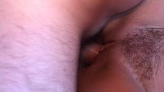 Лену из Самары чпокает пьяный клиент на диване