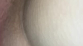 Вылизывает жене письку с утра