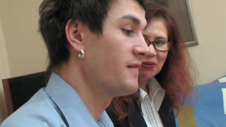 Взрослая тетка ебется с красавчиком на кастинге